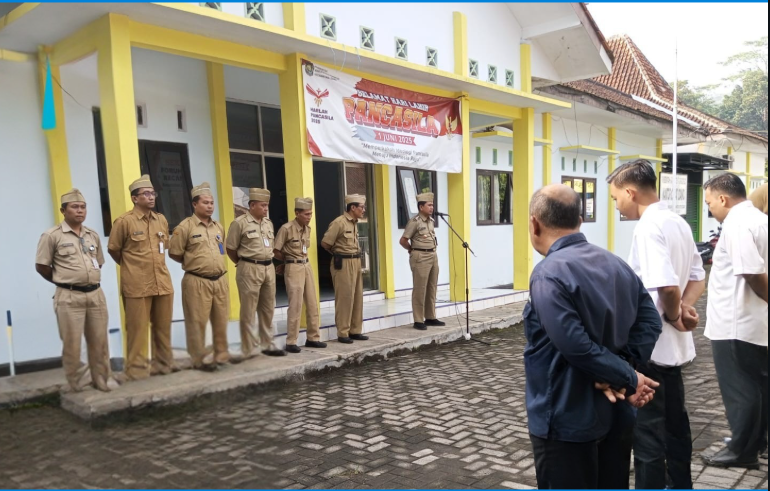 APEL RUTIN SENIN PAGI KECAMATAN LOANO, CAMAT TEKANKAN EVALUASI CAPAIAN GERAKAN PEDULI STUNTING