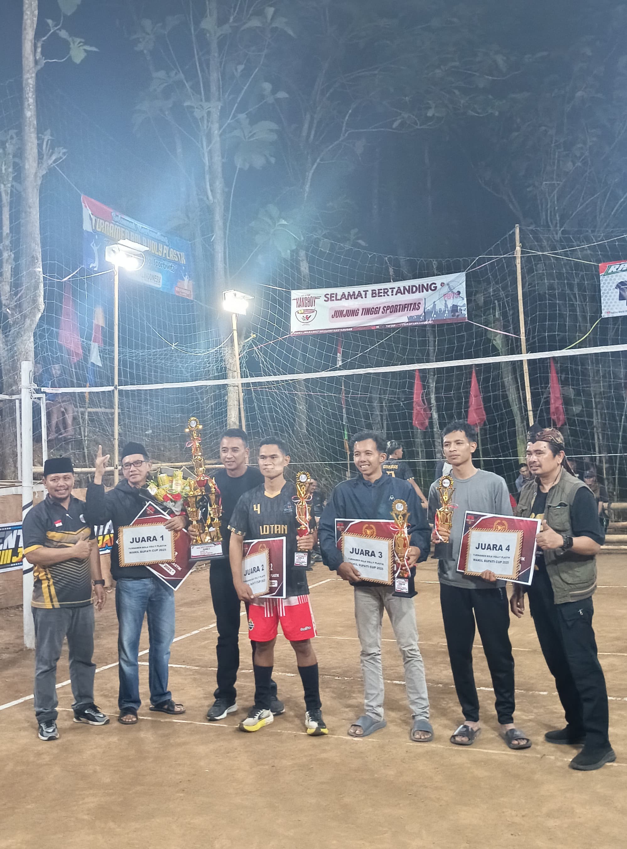 TURNAMEN OPEN BOLA VOLI PLASTIK PIALA WAKIL BUPATI PURWOREJO CUP 2025 BERLANGUNG SERU DAN MERIAH