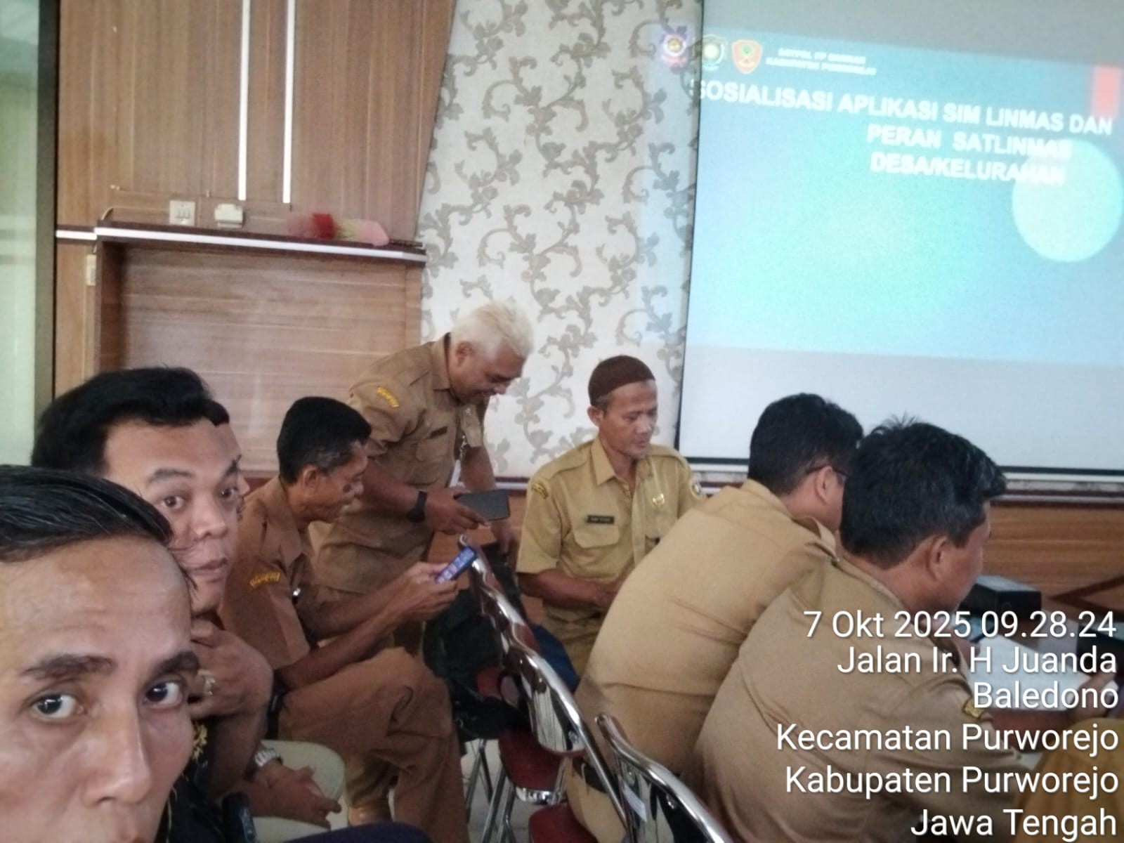 KECAMATAN LOANO DUKUNG PENGUATAN KAPASITAS SATLINMAS MELALUI SOSIALISASI APLIKASI SIM LINMAS