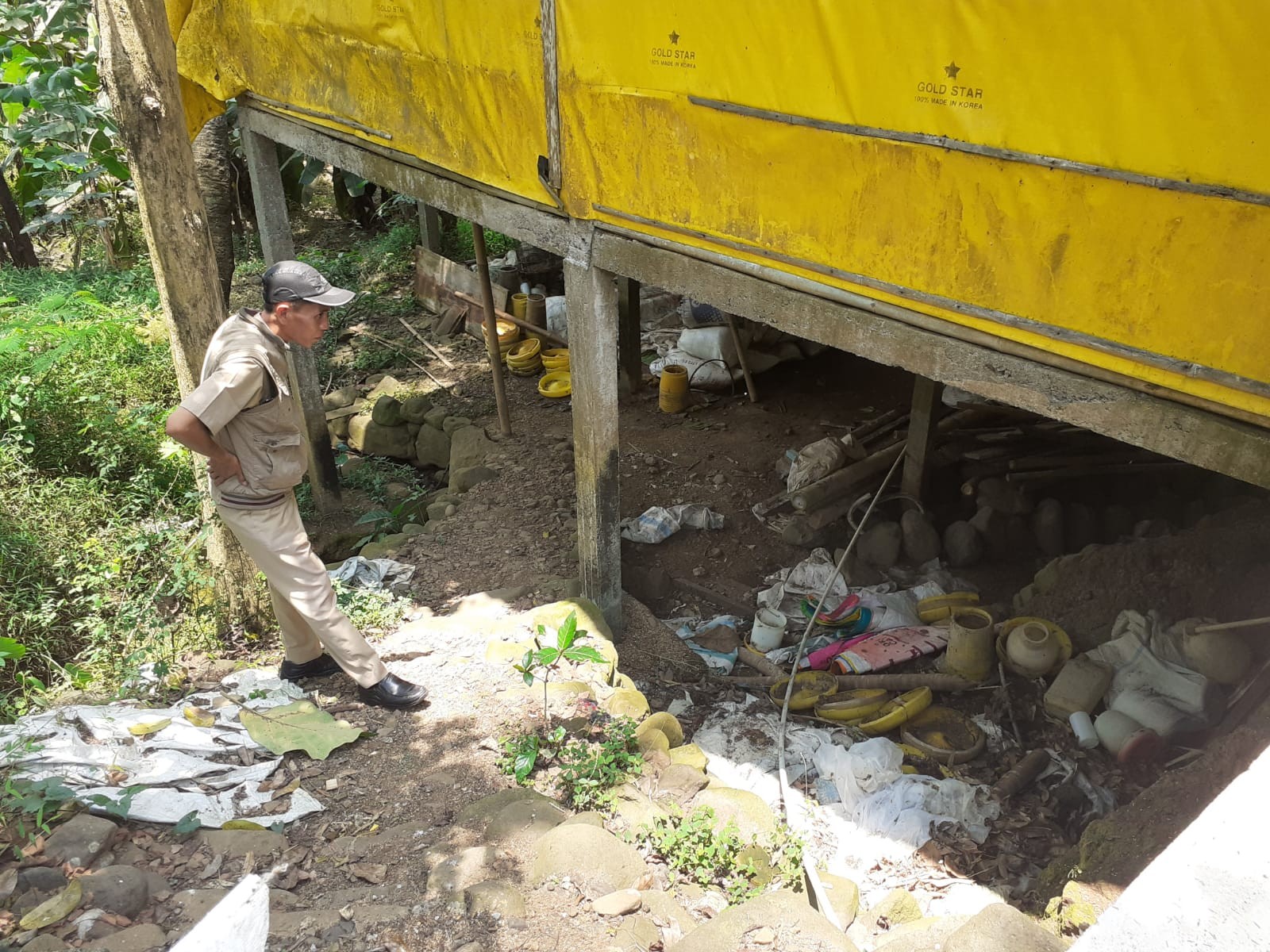 KECAMATAN LOANO TINDAK LANJUT ADUAN WARGA TERKAIT DAMPAK LINGKUNGAN USAHA PETERNAKAN AYAM DI DESA KALIKALONG