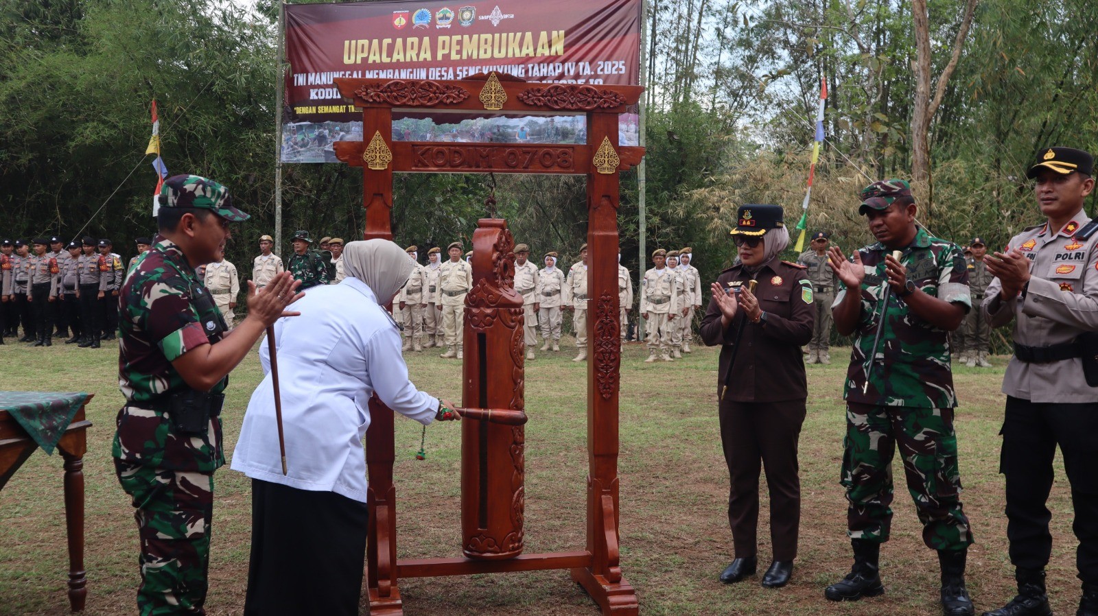 TMMD SENGKUYUNG TAHAP IV RESMI DIBUKA, WUJUDKAN KEMANUNGGALAN TNI DAN RAKYAT DI DESA KALINONGKO